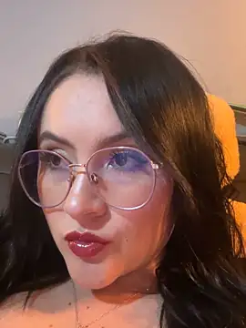 ValentinaOrtiz3 online show from November 28, 2025, 2:12 am