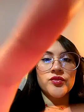 ValentinaOrtiz3 online show from November 7, 2025, 12:04 am