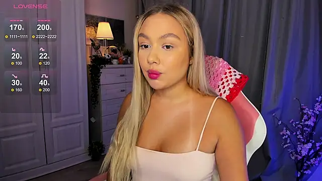 Snapshot of _Loneve__ chatting on October 11, 2025, 1:23 pm Loneve online show from October 11, 2025, 1:23 pm