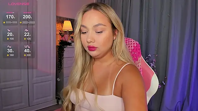 Snapshot of _Loneve__ chatting on October 4, 2025, 3:24 pm Loneve online show from October 4, 2025, 3:24 pm