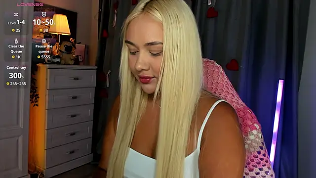 Snapshot of _Loneve__ chatting on June 10, 2026, 3:46 pm Loneve online show from June 10, 2026, 3:46 pm
