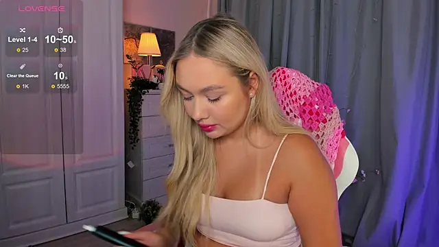 Snapshot of _Loneve__ chatting on October 5, 2025, 3:14 pm Loneve online show from October 5, 2025, 3:14 pm