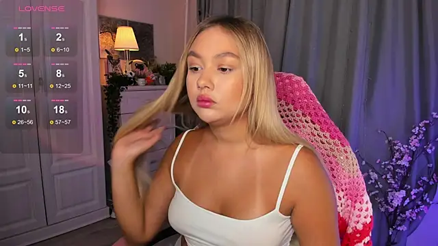 Snapshot of _Loneve__ chatting on October 10, 2025, 1:56 pm Loneve online show from October 10, 2025, 1:56 pm