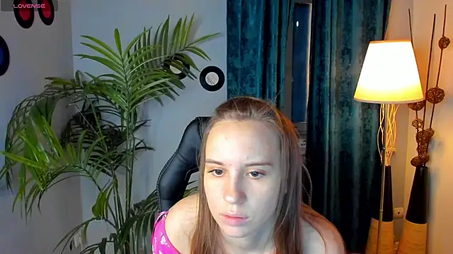 Snapshot of Lika_0ne chatting on March 18, 2025, 12:17 pm Lika 0ne online show from March 18, 2025, 12:17 pm