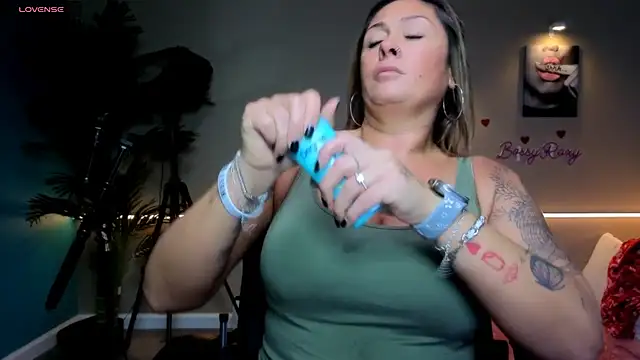 Snapshot of bossyroxy84 chatting on February 25, 2026, 12:33 am bossyroxy84 online show from February 25, 2026, 12:33 am