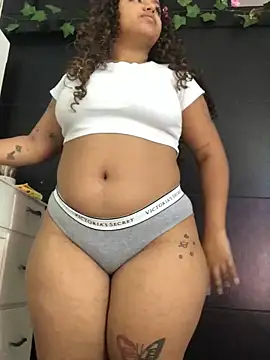 Snapshot of Anitta_bell chatting on February 10, 2026, 2:32 am Anitta bell online show from February 10, 2026, 2:32 am