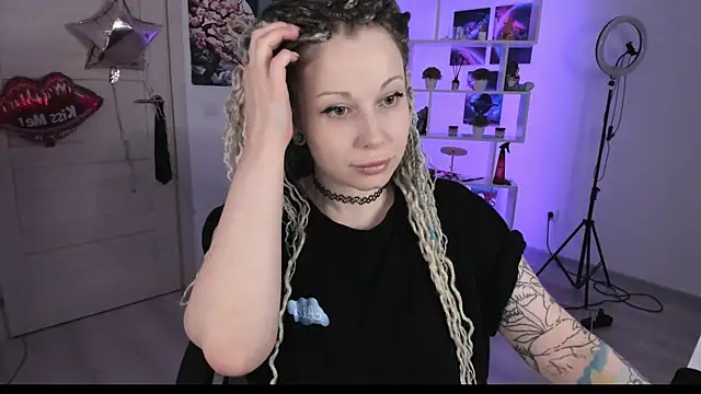 HoneySallyMoore online show from October 1, 2025, 4:33 pm