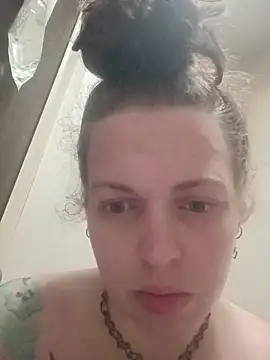 favoritestepsis online show from October 31, 2025, 3:08 pm