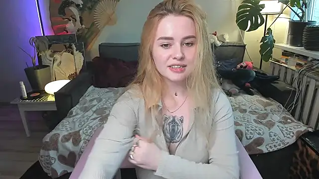 Snapshot of Alexa_Pirs chatting on April 17, 2026, 2:42 pm Alexa Pirs online show from April 17, 2026, 2:42 pm