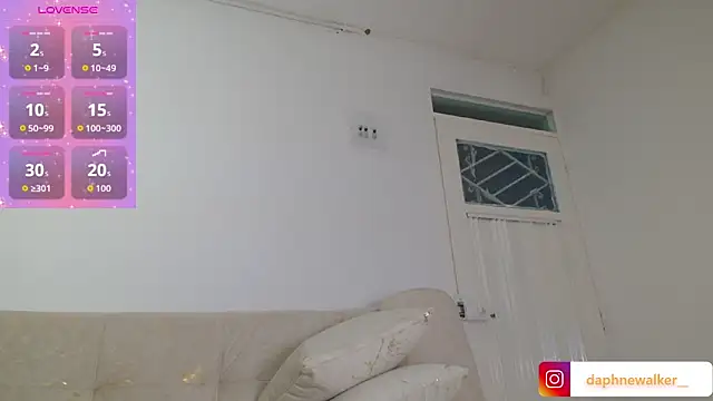 Daphnewalker   online show from October 9, 2025, 10:38 am