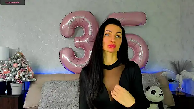 Snapshot of Tina_Mart chatting on December 5, 2025, 11:31 am Tina Mart online show from December 5, 2025, 11:31 am