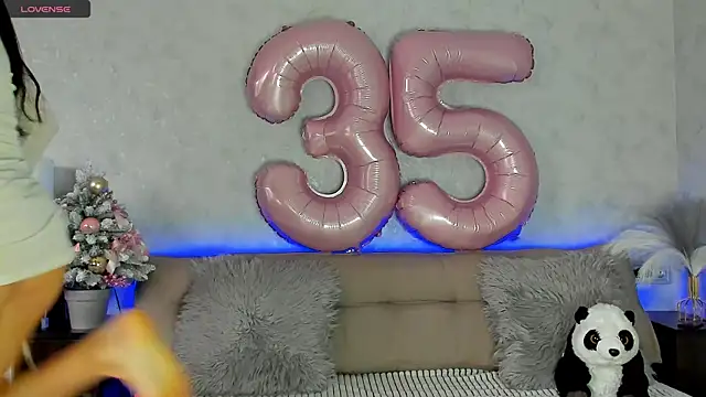 Snapshot of Tina_Mart chatting on November 30, 2025, 11:33 am Tina Mart online show from November 30, 2025, 11:33 am