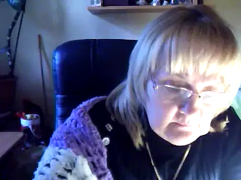 Snapshot of Violet5364 chatting on February 13, 2025, 2:52 pm Violet5364 online show from February 13, 2025, 2:52 pm