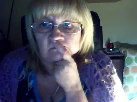 Snapshot of Violet5364 chatting on March 3, 2025, 7:49 pm Violet5364 online show from March 3, 2025, 7:49 pm