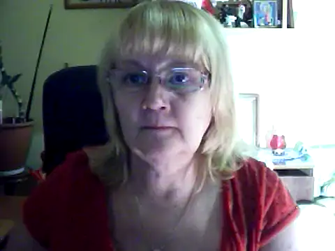 Snapshot of Violet5364 chatting on February 18, 2025, 3:52 pm Violet5364 online show from February 18, 2025, 3:52 pm