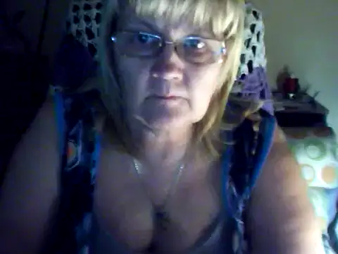 Snapshot of Violet5364 chatting on March 15, 2025, 8:32 pm Violet5364 online show from March 15, 2025, 8:32 pm