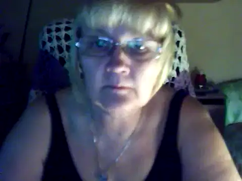 Snapshot of Violet5364 chatting on March 20, 2025, 8:40 pm Violet5364 online show from March 20, 2025, 8:40 pm