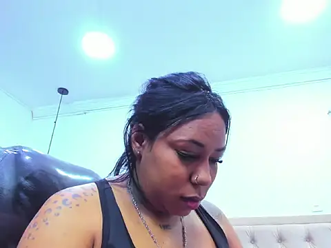 Snapshot of emma_purple_ chatting on February 12, 2026, 5:23 pm emma purple online show from February 12, 2026, 5:23 pm