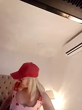 Snapshot of CandieGilson__ chatting on February 4, 2026, 12:22 pm CandieGilson online show from February 4, 2026, 12:22 pm