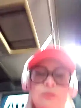 Snapshot of CandieGilson__ chatting on February 17, 2026, 11:18 am CandieGilson online show from February 17, 2026, 11:18 am