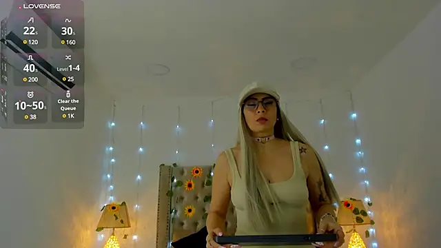 Snapshot of CandieGilson__ chatting on March 14, 2025, 12:18 pm CandieGilson online show from March 14, 2025, 12:18 pm