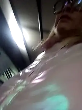 Snapshot of CandieGilson__ chatting on November 14, 2025, 10:52 am CandieGilson online show from November 14, 2025, 10:52 am