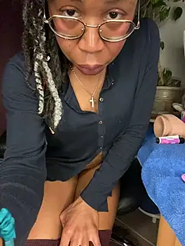 FlowerLove109 online show from February 11, 2025, 9:46 pm