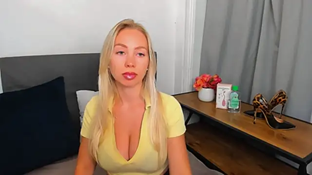 Snapshot of MargaritaRose chatting on July 14, 2026, 8:15 pm MargaritaRose online show from July 14, 2026, 8:15 pm