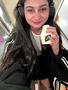 lunalovelee online show from September 26, 2025, 6:59 pm