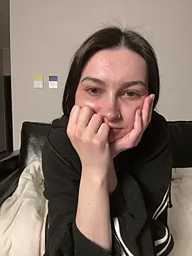 lunalovelee online show from February 21, 2026, 2:19 pm