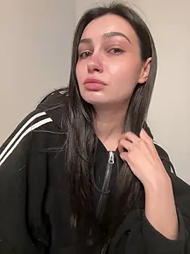 lunalovelee online show from February 24, 2026, 11:33 am