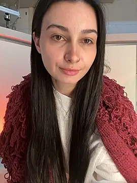 lunalovelee online show from November 18, 2025, 4:21 pm