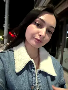 lunalovelee online show from October 16, 2025, 4:15 pm