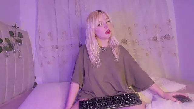 Snapshot of purplelilith3 chatting on September 28, 2025, 10:22 am purplelilith3 online show from September 28, 2025, 10:22 am