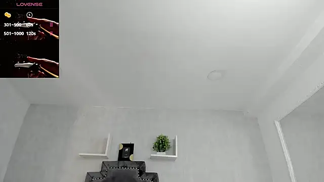 EmiliaRose  online show from November 18, 2025, 9:07 pm