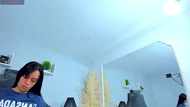 EmiliaRose  online show from December 15, 2025, 9:20 pm