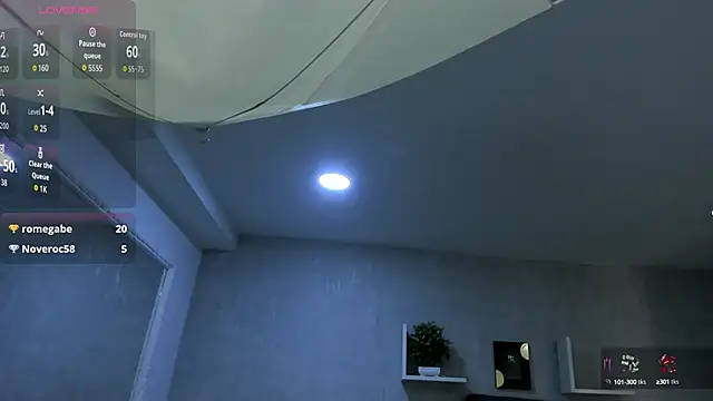 EmiliaRose  online show from October 7, 2025, 9:05 pm