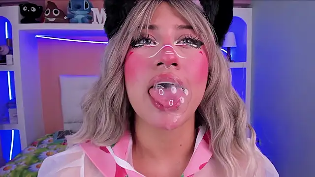 Snapshot of miss___megan chatting on February 13, 2026, 2:11 am miss megan online show from February 13, 2026, 2:11 am