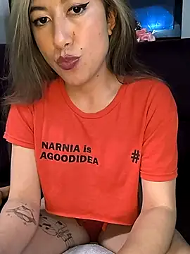 Snapshot of Tiff_Doll chatting on March 9, 2025, 7:59 pm Tiff Doll online show from March 9, 2025, 7:59 pm