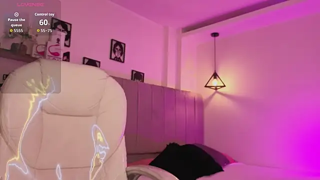 Snapshot of Miller_Vanessa_ chatting on October 14, 2025, 8:42 pm Miller Vanessa online show from October 14, 2025, 8:42 pm