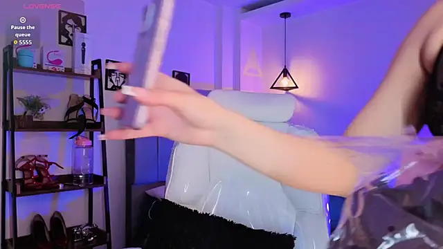 Miller Vanessa  online show from March 28, 2026, 9:05 pm