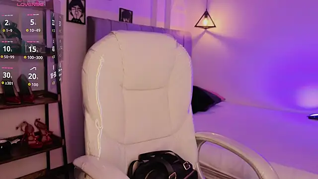 Snapshot of Miller_Vanessa_ chatting on October 13, 2025, 8:21 pm Miller Vanessa online show from October 13, 2025, 8:21 pm