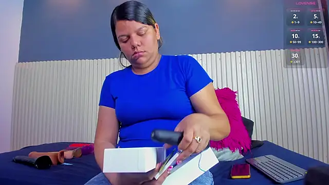 Aida-nicolle online show from November 26, 2025, 10:15 am