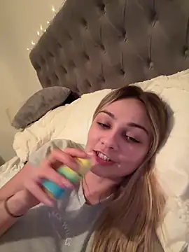 Snapshot of skyemorgan01 chatting on March 3, 2026, 12:06 am skyemorgan01 online show from March 3, 2026, 12:06 am