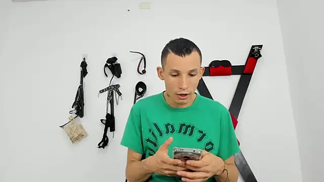 Snapshot of Isak_Millan chatting on November 10, 2025, 1:27 pm Isak Millan online show from November 10, 2025, 1:27 pm