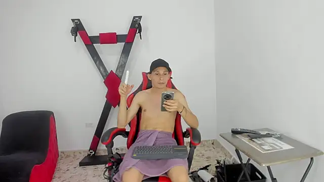 Snapshot of Isak_Millan chatting on October 13, 2025, 11:38 pm Isak Millan online show from October 13, 2025, 11:38 pm