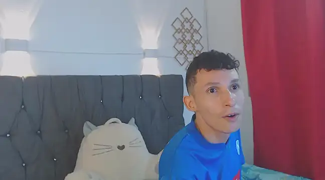 Snapshot of Isak_Millan chatting on February 12, 2025, 2:45 am Isak Millan online show from February 12, 2025, 2:45 am