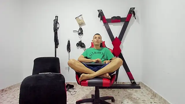 Snapshot of Isak_Millan chatting on November 30, 2025, 2:12 am Isak Millan online show from November 30, 2025, 2:12 am