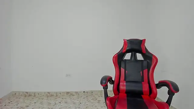 Snapshot of Isak_Millan chatting on October 10, 2025, 11:49 pm Isak Millan online show from October 10, 2025, 11:49 pm