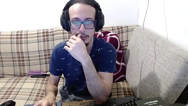 cholitohermoso online show from June 17, 2026, 3:33 pm